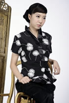 Short-sleeve Embossed Embroidery Hanfu Collar Mandarin Blouse (Black)