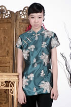 Short-sleeve Embossed Embroidery Mandarin Blouse (Green)