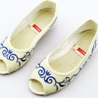 Chinese Ethnic Embroidery Fish Head Shoes (RM)