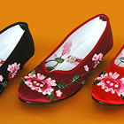 Low Heel Floral Embroidery Beaded Shoes (Multicolor)