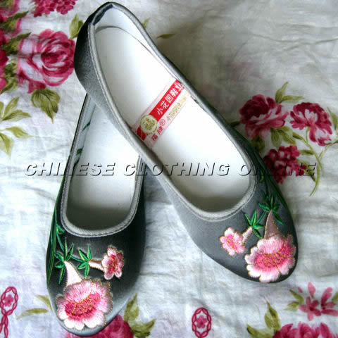 Mid Heel Floral Embroidery Shoes (Multicolor)