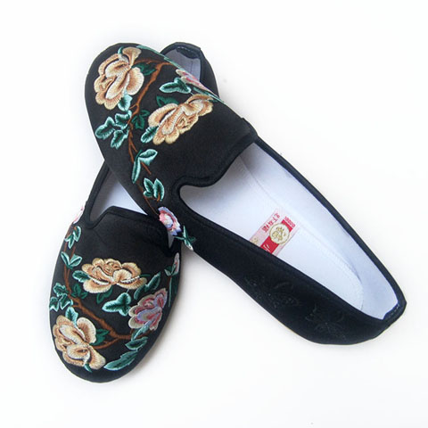 Delicate Floral Embroidery Shoes (RM)